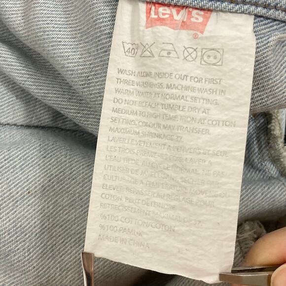 NWOT LEVIS Jacket Women M Blue Denim Graphic Customized-Paint-Face Red-Tab - Picture 12 of 16